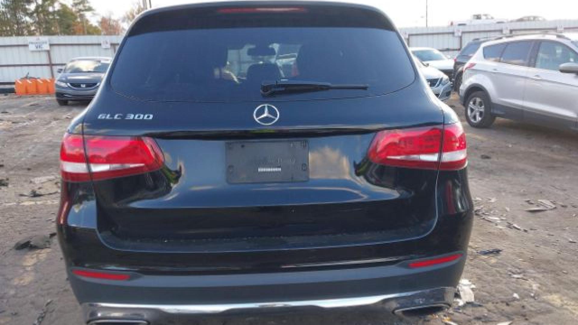 Mercedes-Glc-2017-Black-40959113