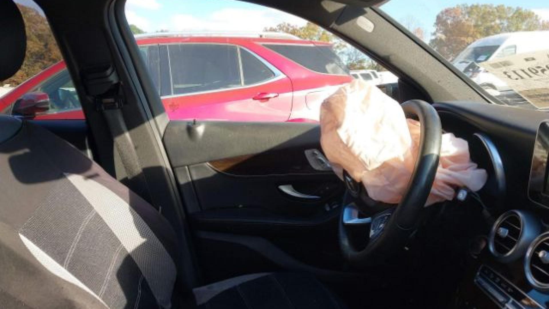 Mercedes-Glc-2017-Black-40959113