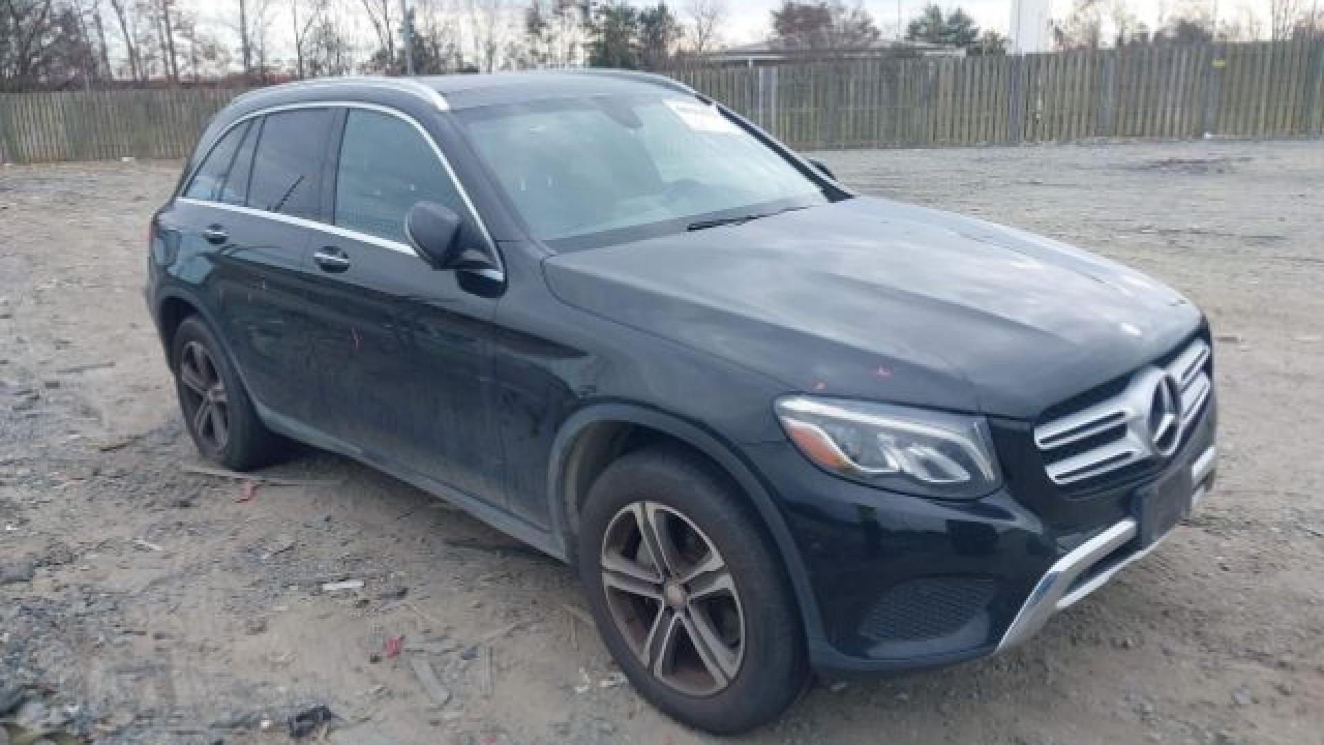 Mercedes - Glc 300 - 2017 - Black - 40993573