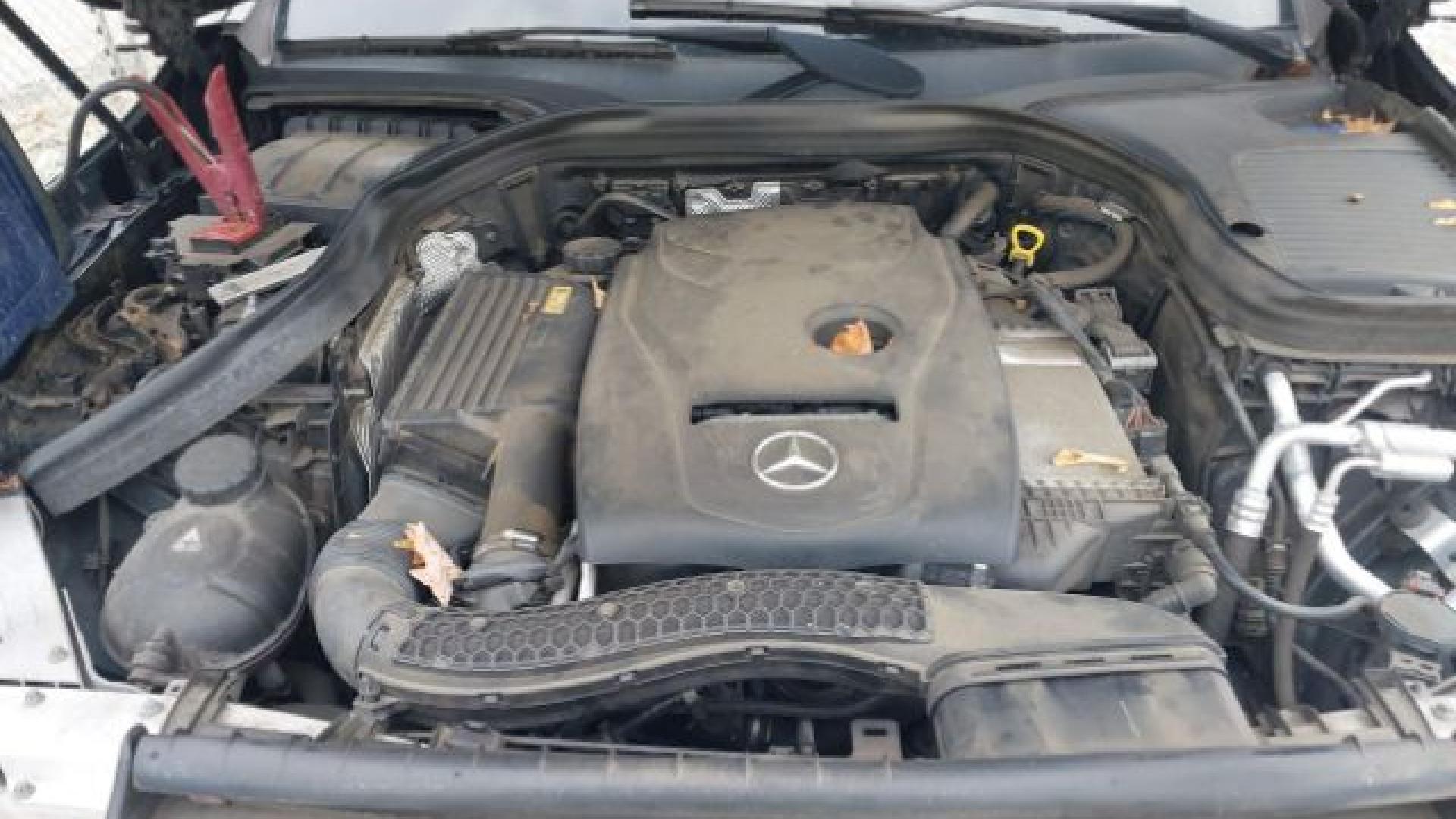 Mercedes - Glc 300 - 2017 - Black - 40993573