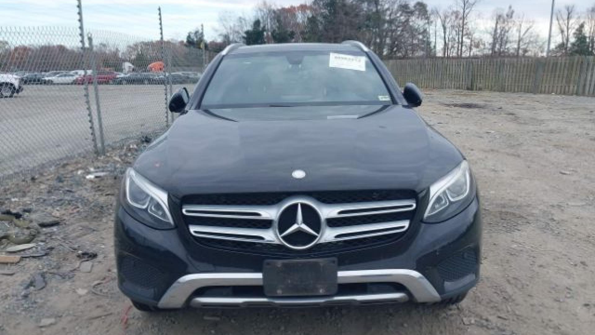 Mercedes - Glc 300 - 2017 - Black - 40993573