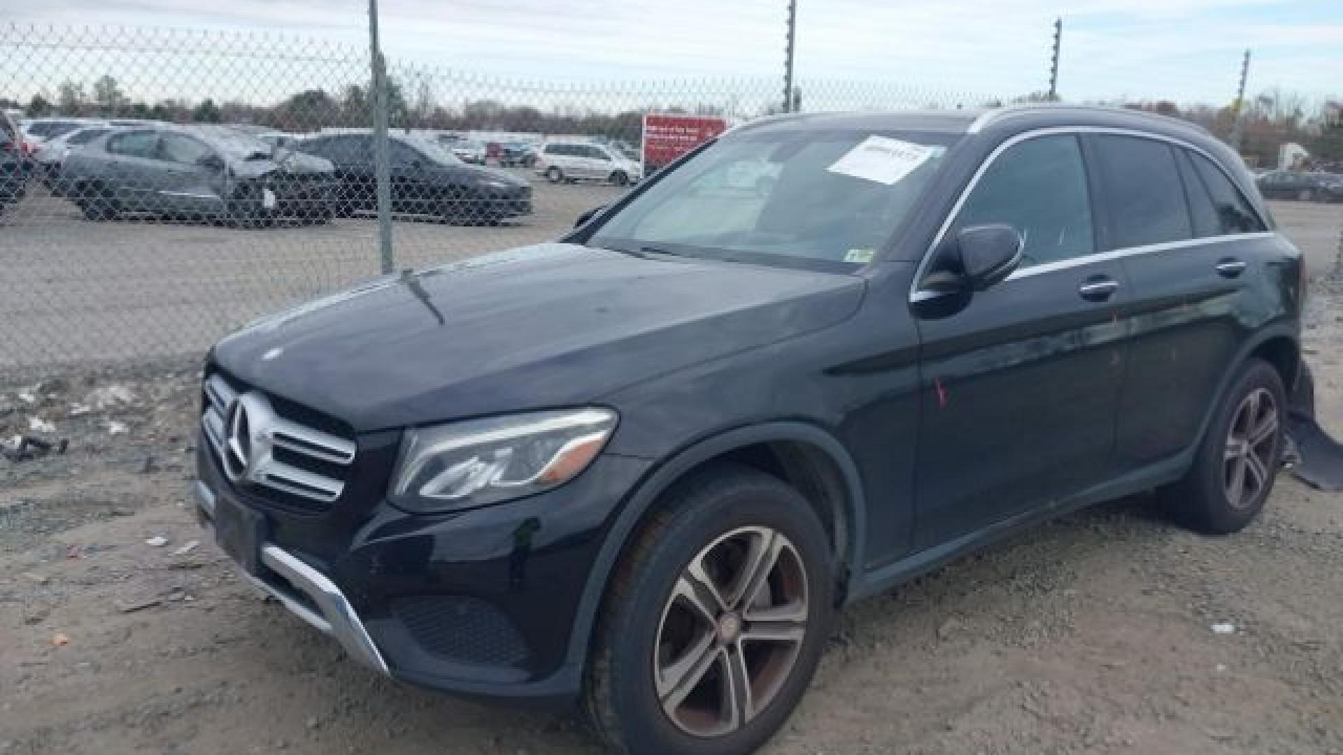 Mercedes - Glc 300 - 2017 - Black - 40993573