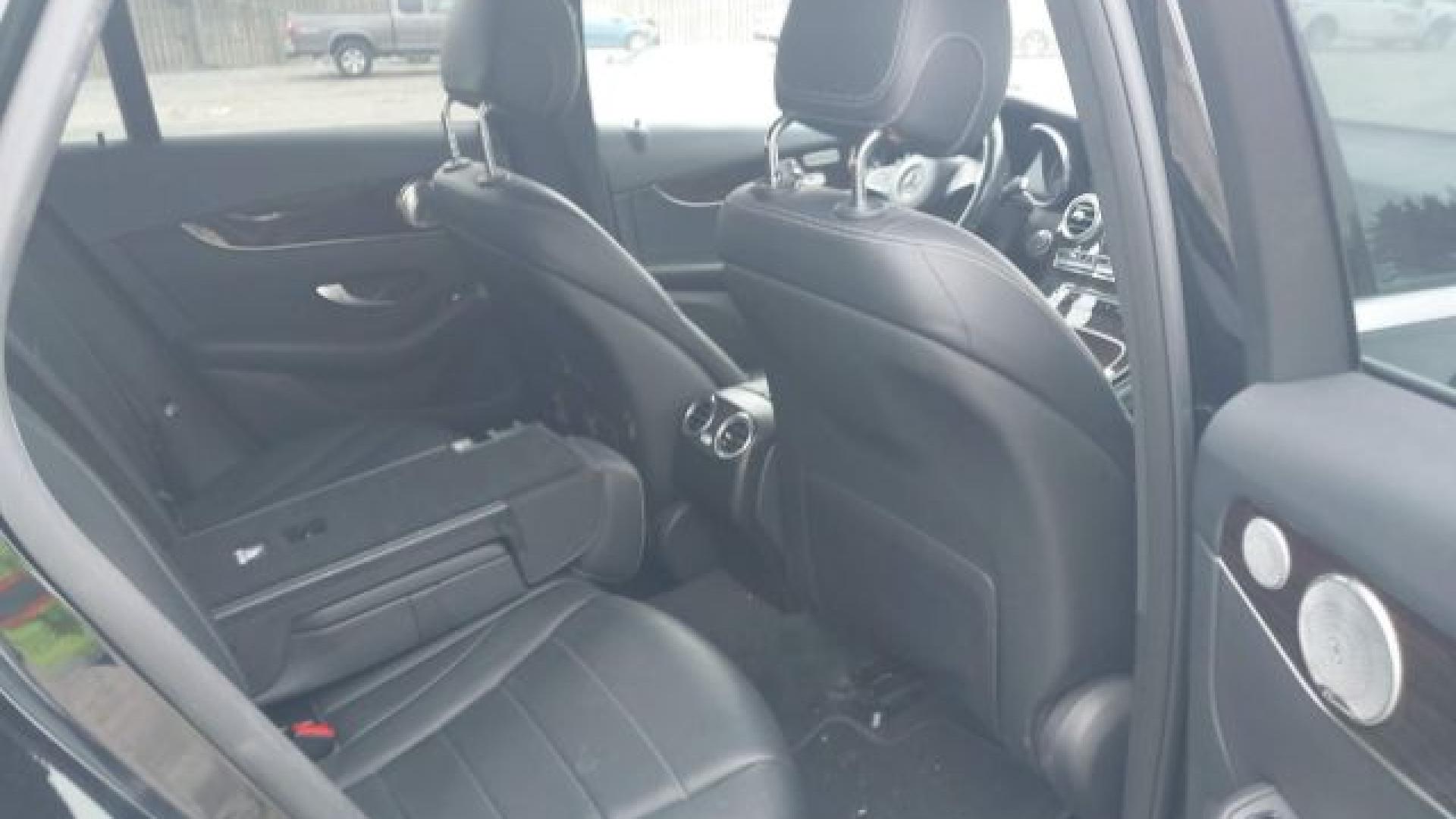 Mercedes - Glc 300 - 2017 - Black - 40993573