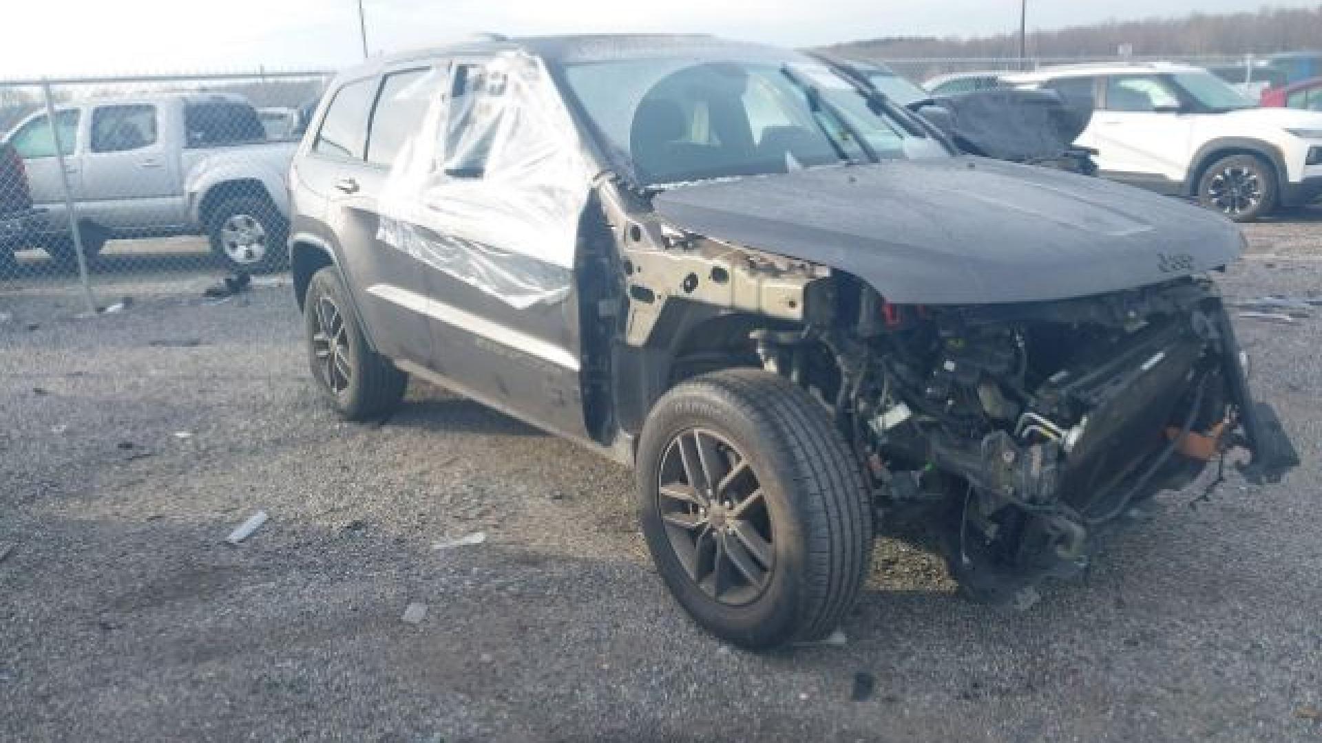 Jeep  - Grand Cherokee - 2017 - Grey - 41006835