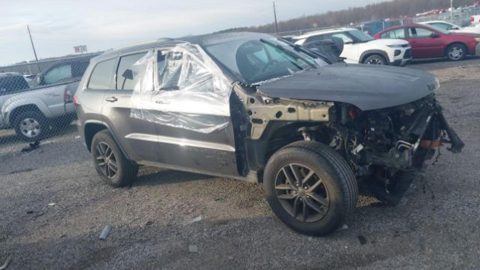 Jeep  - Grand Cherokee - 2017 - Grey - 41006835