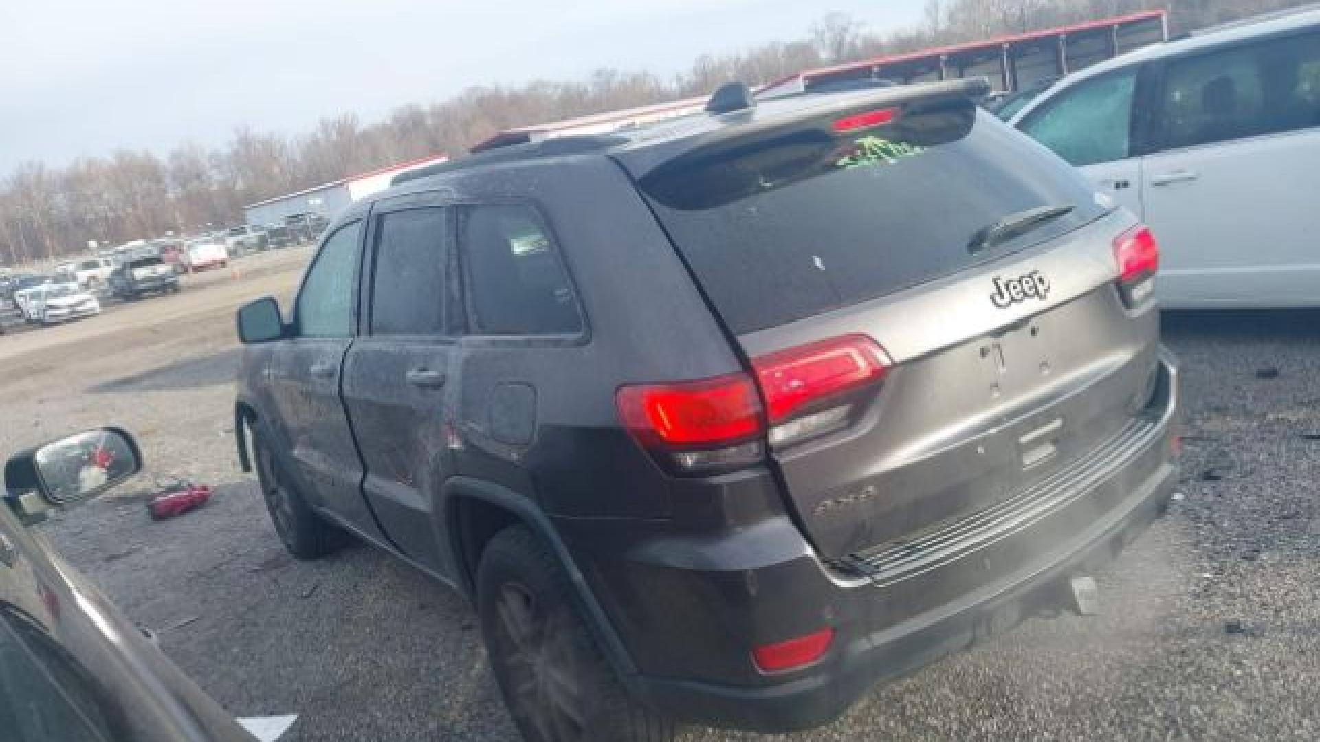 Jeep  - Grand Cherokee - 2017 - Grey - 41006835