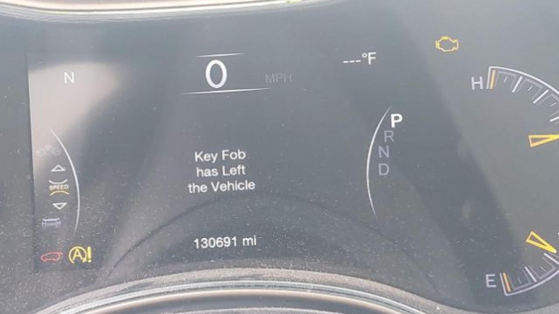 Jeep  - Grand Cherokee - 2017 - Grey - 41006835