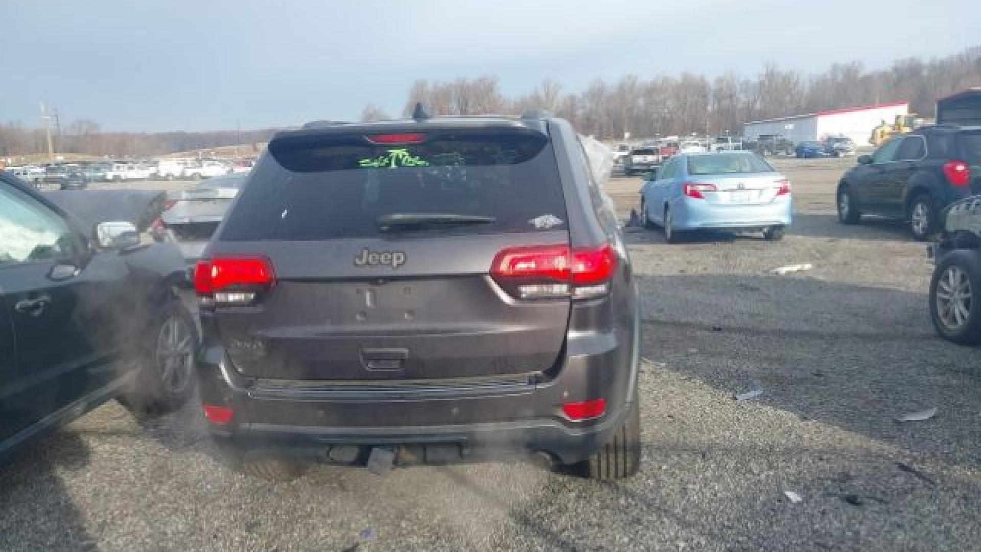 Jeep  - Grand Cherokee - 2017 - Grey - 41006835