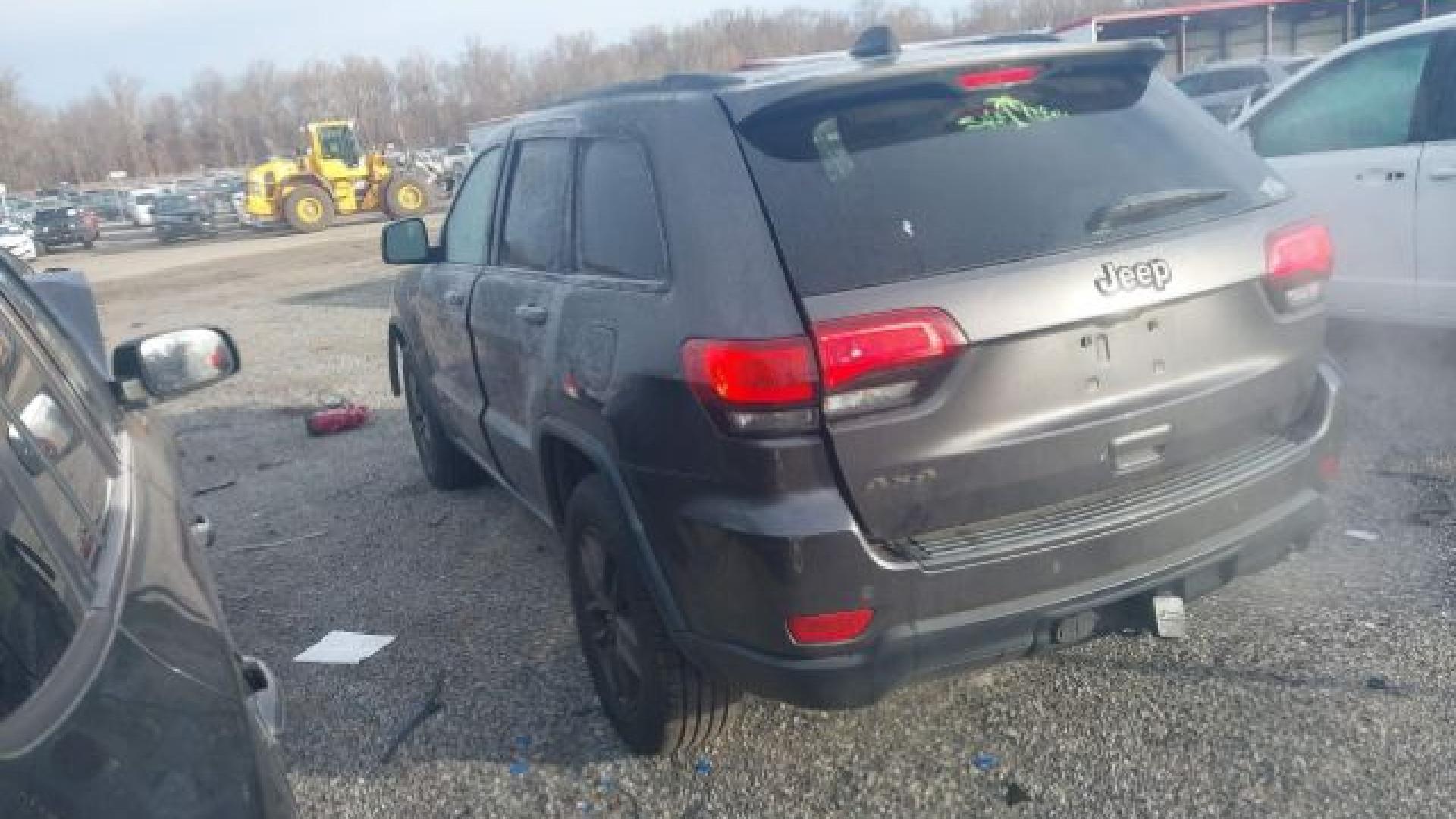 Jeep  - Grand Cherokee - 2017 - Grey - 41006835