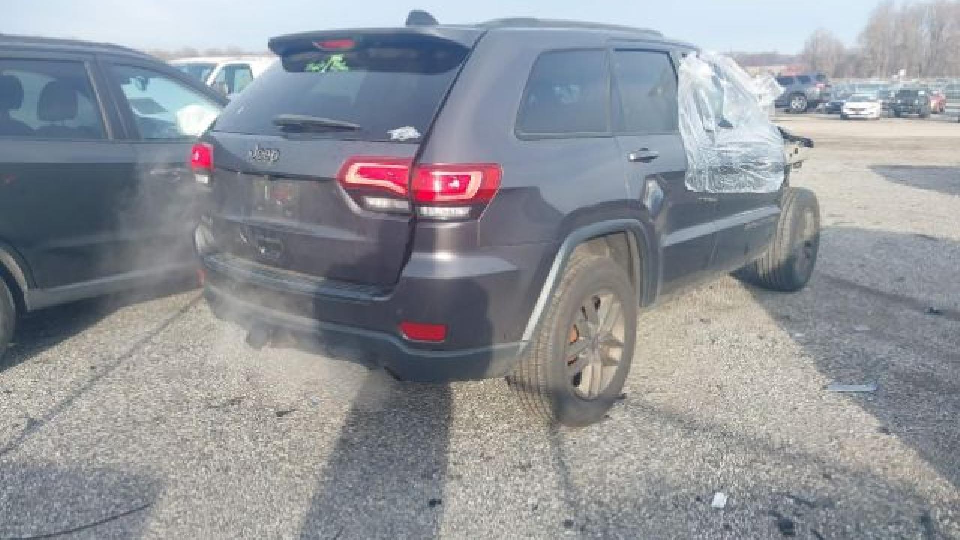 Jeep  - Grand Cherokee - 2017 - Grey - 41006835