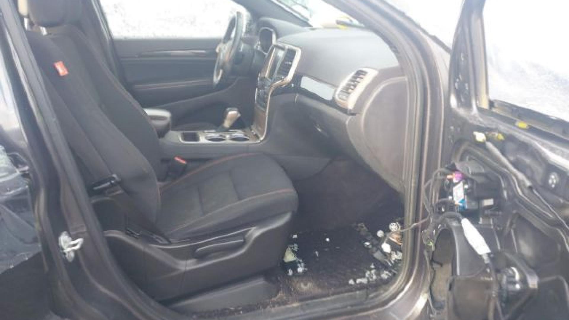 Jeep  - Grand Cherokee - 2017 - Grey - 41006835