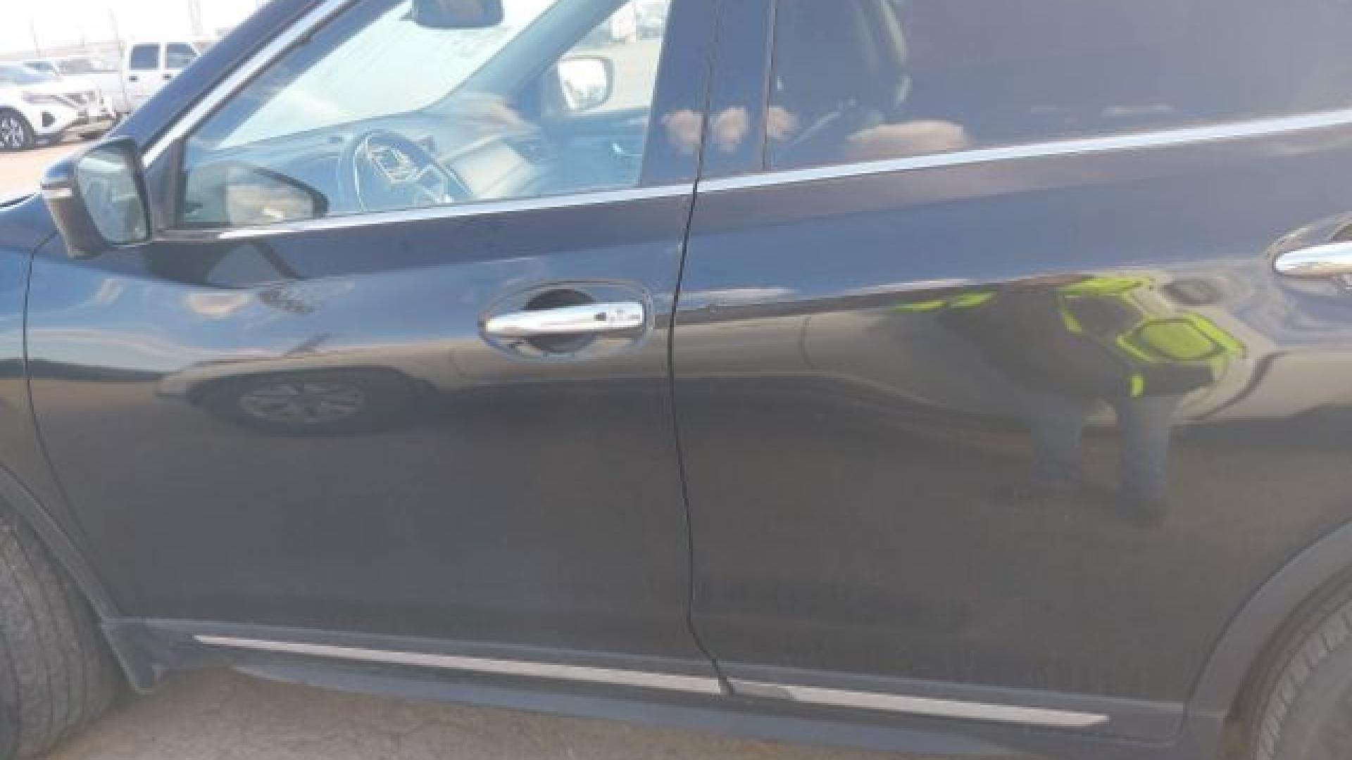 Nissan  - Rogue - 2018 - Black - 41012200