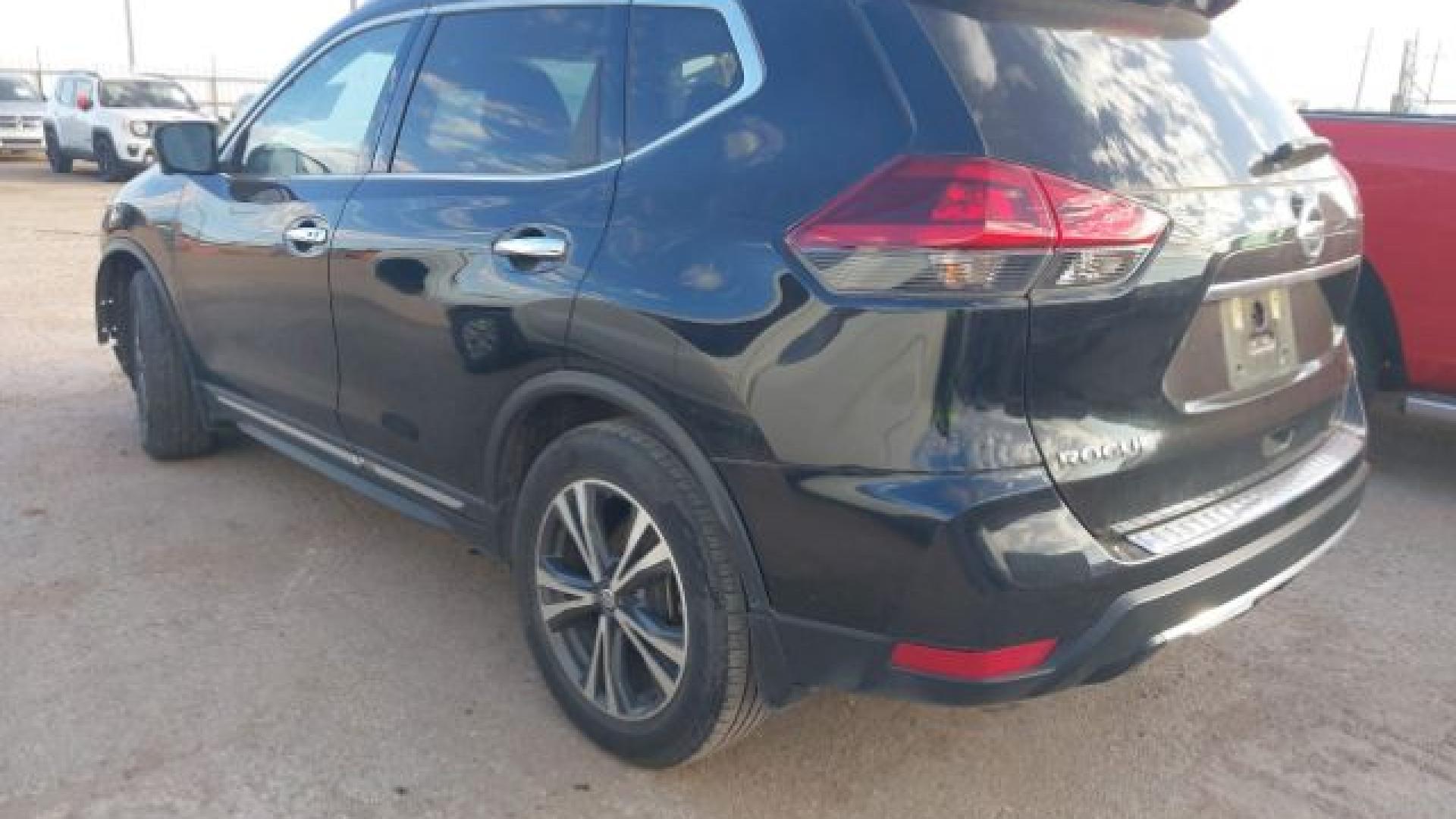 Nissan  - Rogue - 2018 - Black - 41012200