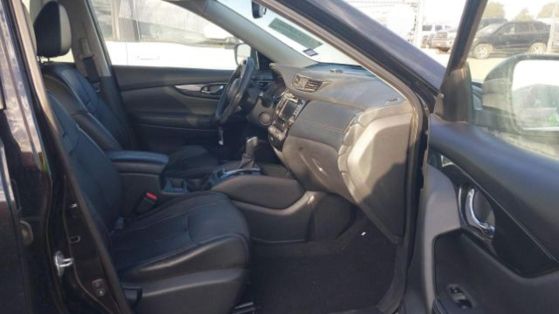 Nissan  - Rogue - 2018 - Black - 41012200