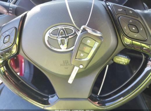 Toyota  - C-Hr  - 2018 - Red - 41029317