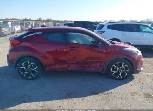 Toyota  - C-Hr  - 2018 - Red - 41029317