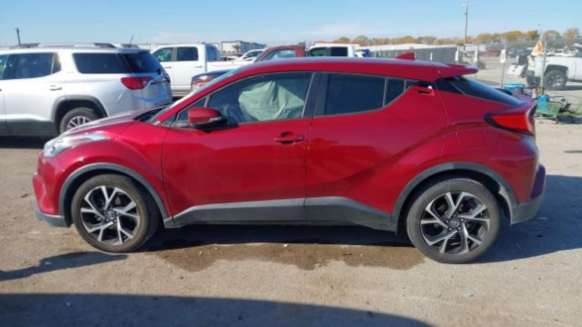 Toyota  - C-Hr  - 2018 - Red - 41029317