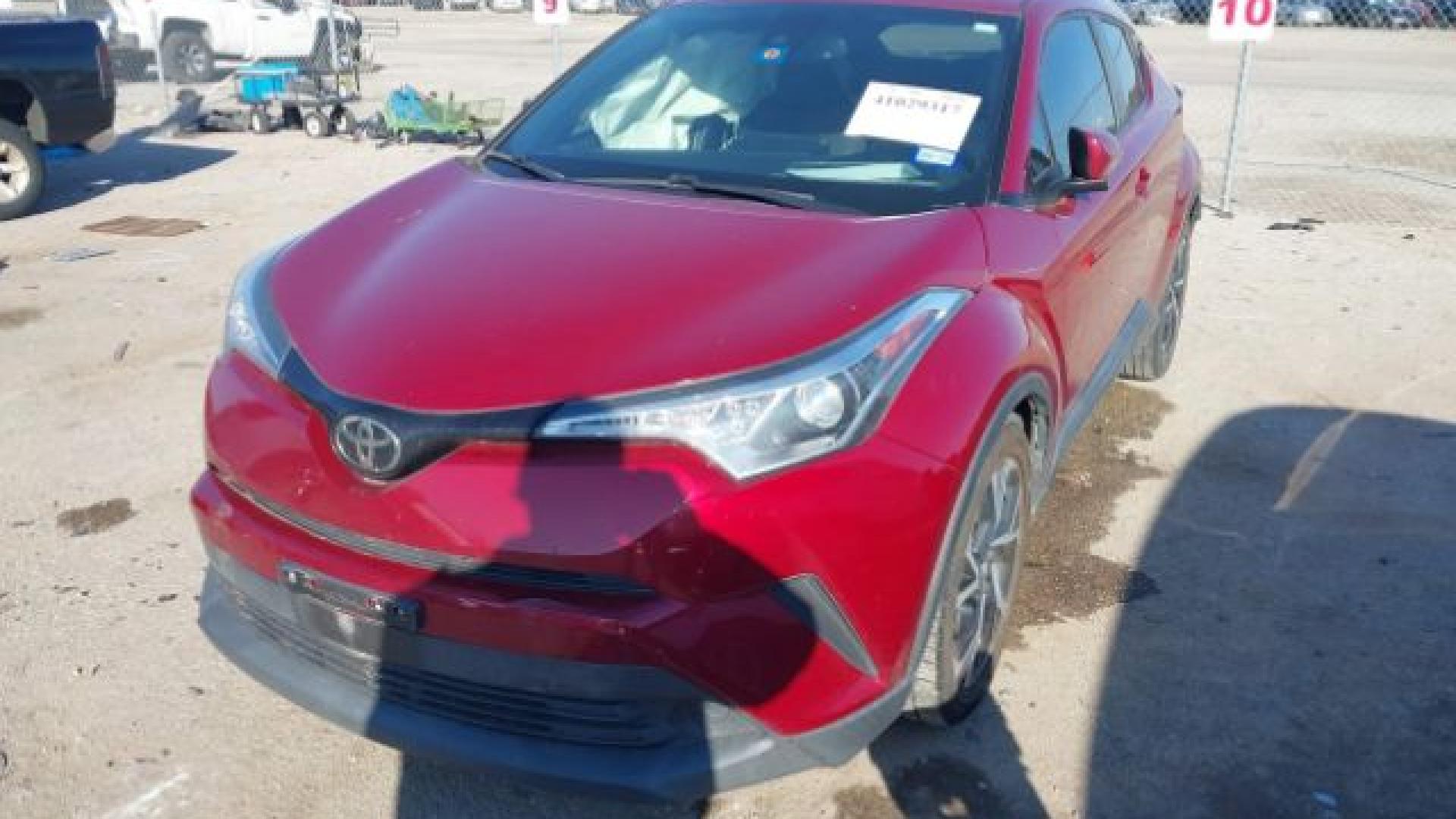 Toyota  - C-Hr  - 2018 - Red - 41029317