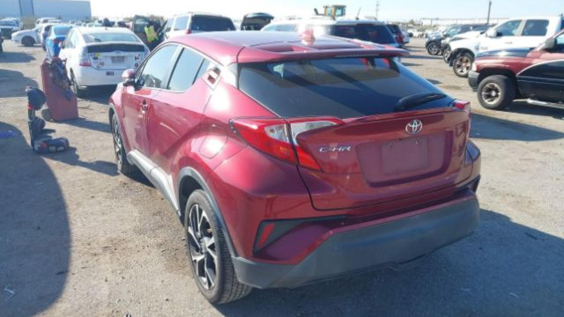 Toyota  - C-Hr  - 2018 - Red - 41029317