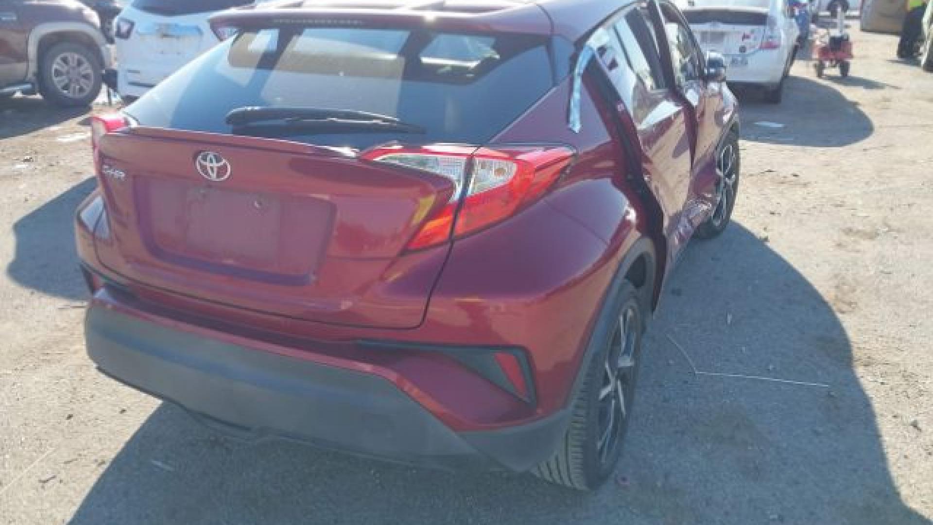 Toyota  - C-Hr  - 2018 - Red - 41029317