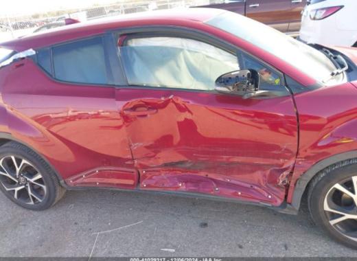 Toyota  - C-Hr  - 2018 - Red - 41029317