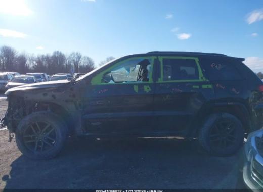 Jeep  - Grand Cherokee - 2017 - Green - 41066837