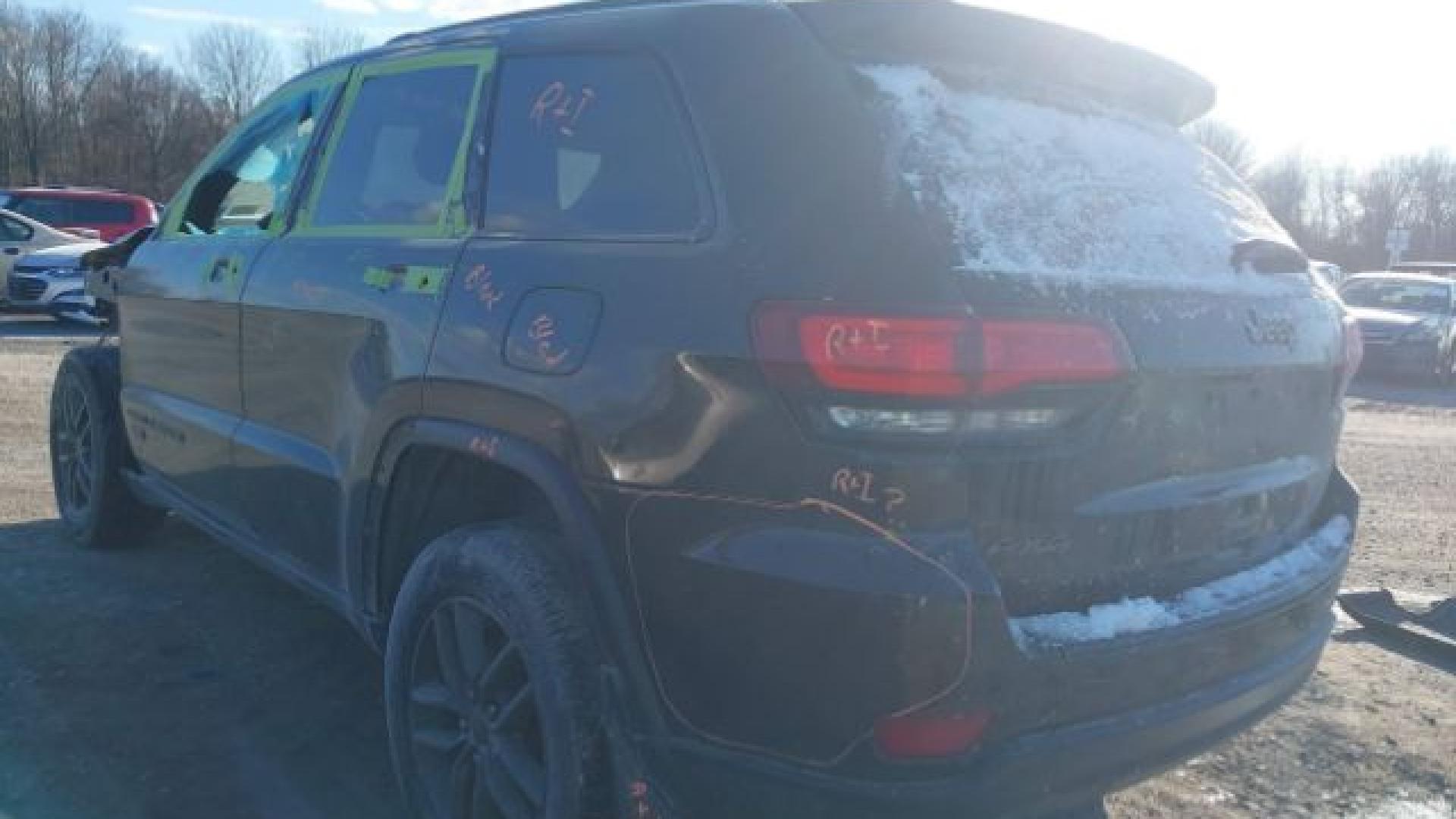 Jeep  - Grand Cherokee - 2017 - Green - 41066837