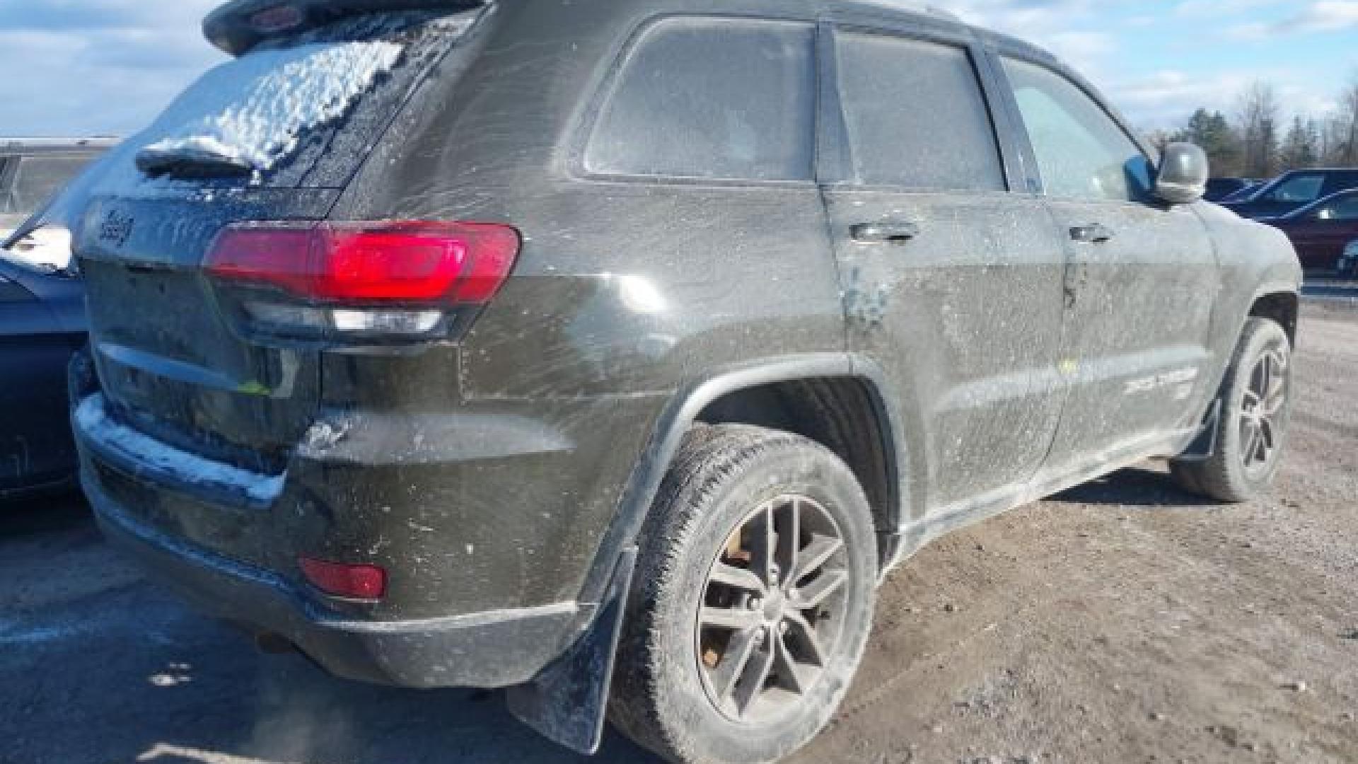 Jeep  - Grand Cherokee - 2017 - Green - 41066837