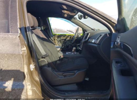 Jeep  - Grand Cherokee - 2017 - Green - 41066837