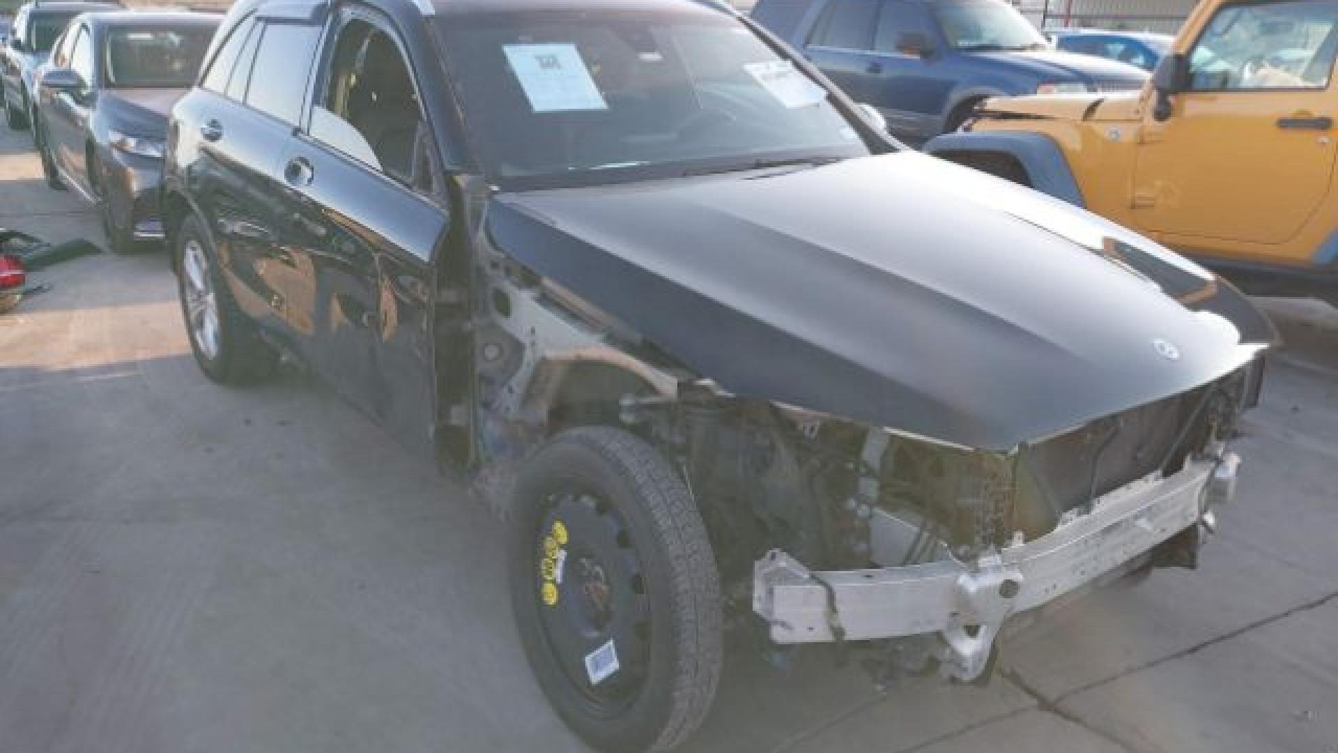 Mercedes - Glc300 - 2018 - Black - 41149077