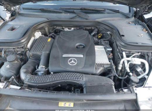Mercedes - Glc300 - 2018 - Black - 41149077