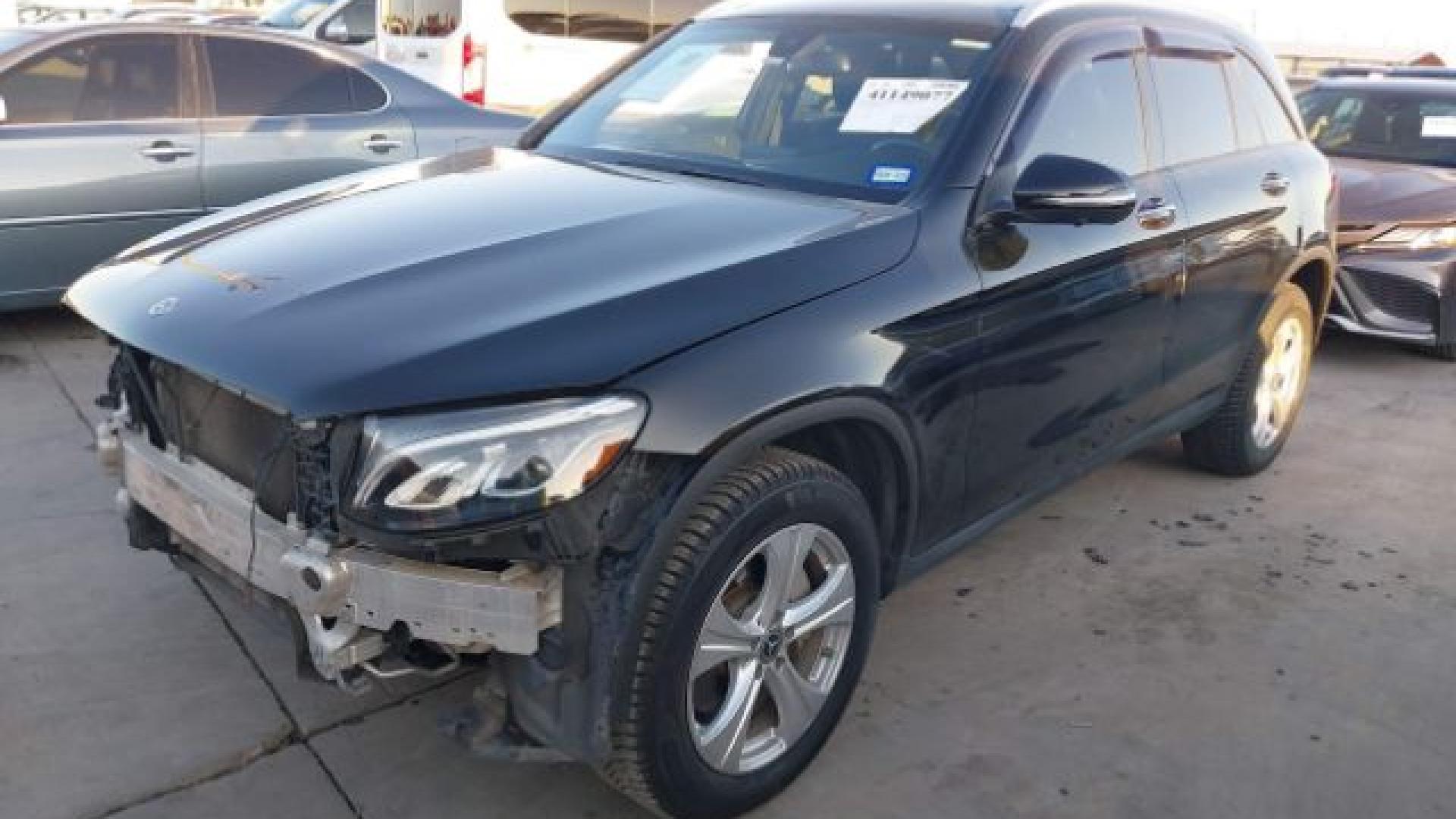 Mercedes - Glc300 - 2018 - Black - 41149077