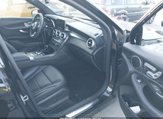 Mercedes - Glc300 - 2018 - Black - 41149077