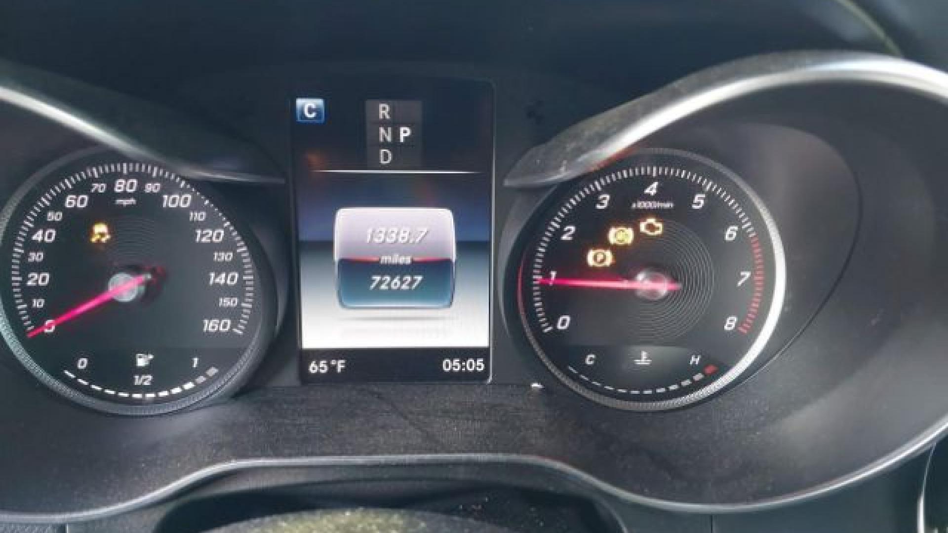 Mercedes - Glc300 - 2018 - Black - 41149077