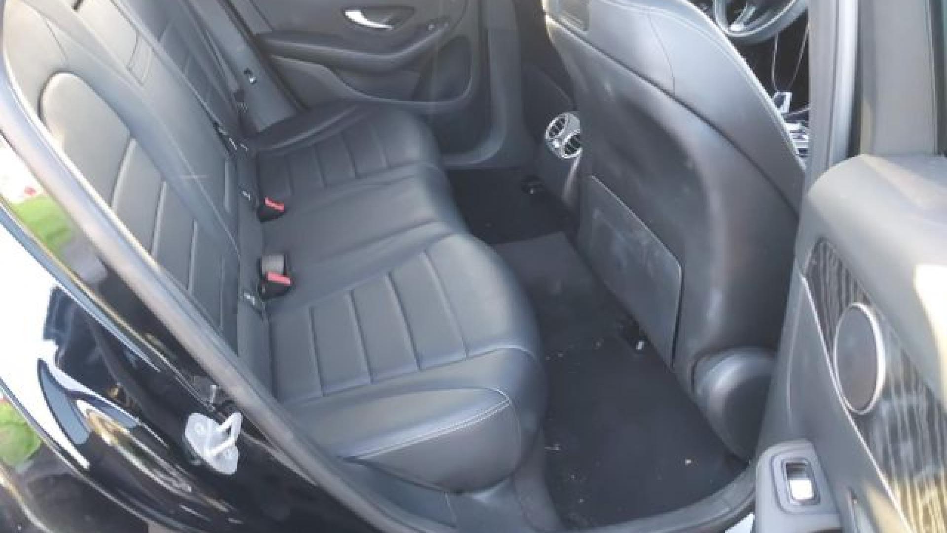 Mercedes - Glc300 - 2018 - Black - 41149077