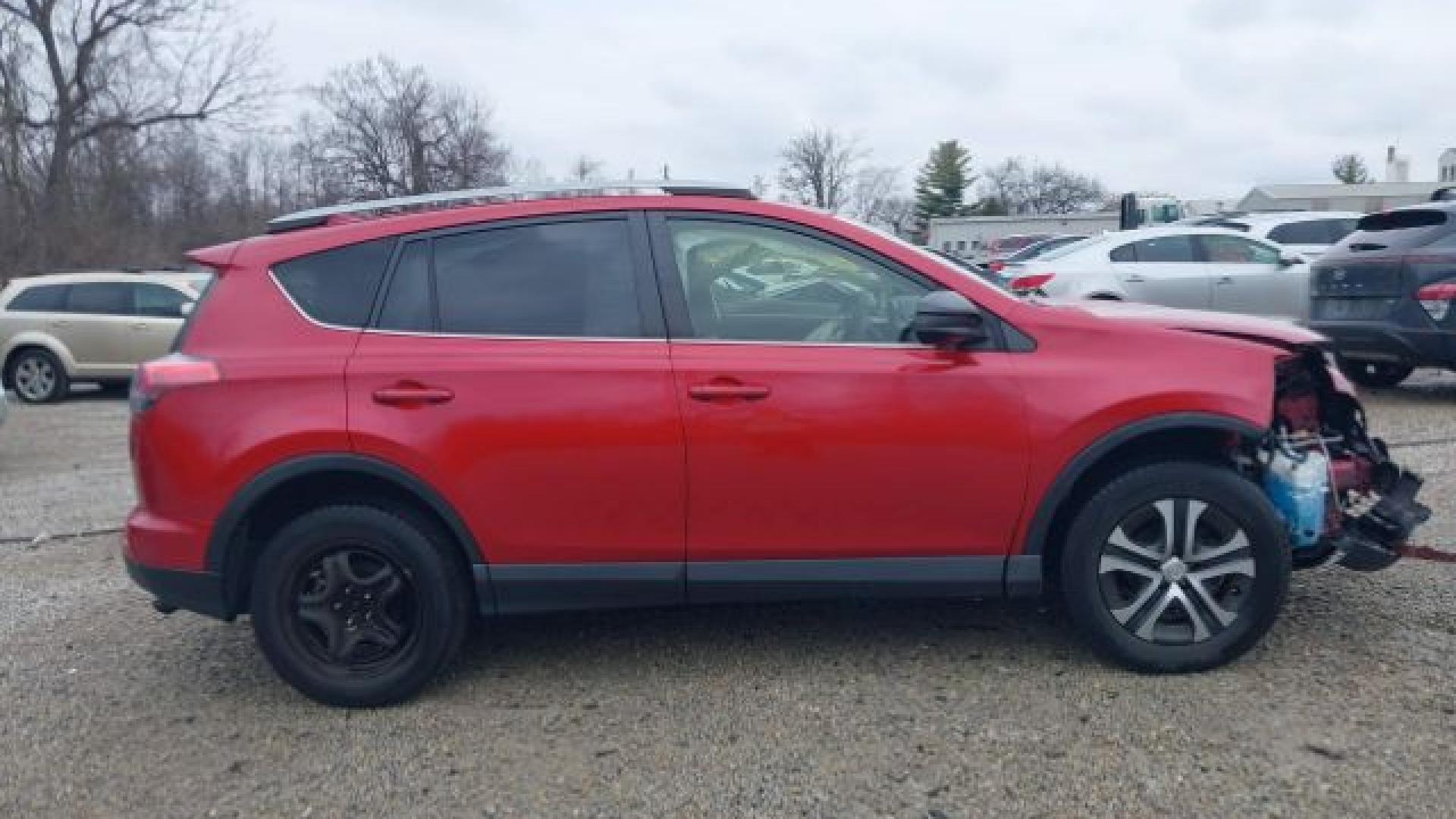 Toyota  - Rav4 - 2017 - Red - 41160750