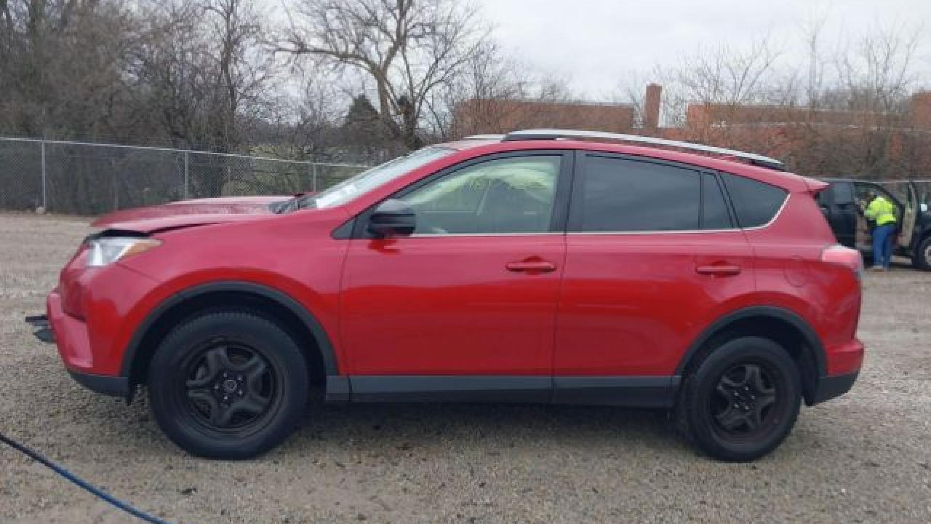 Toyota  - Rav4 - 2017 - Red - 41160750