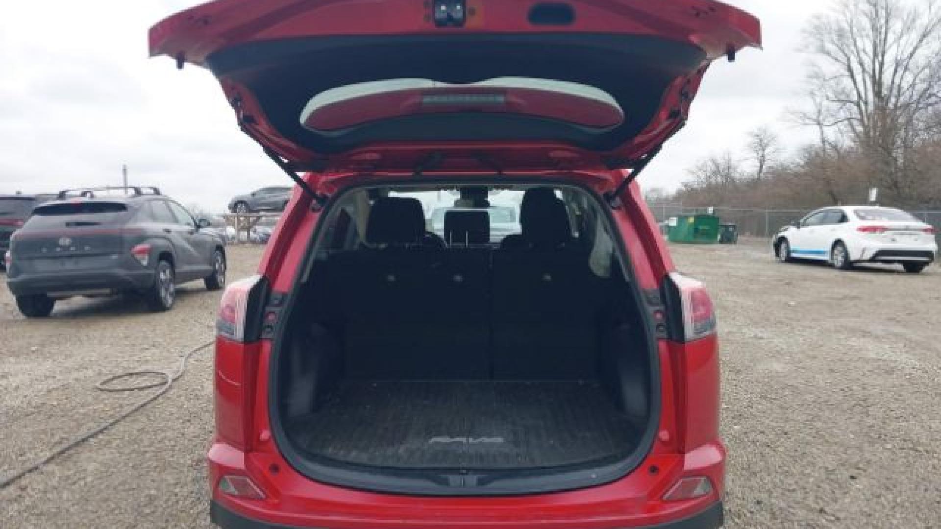 Toyota  - Rav4 - 2017 - Red - 41160750