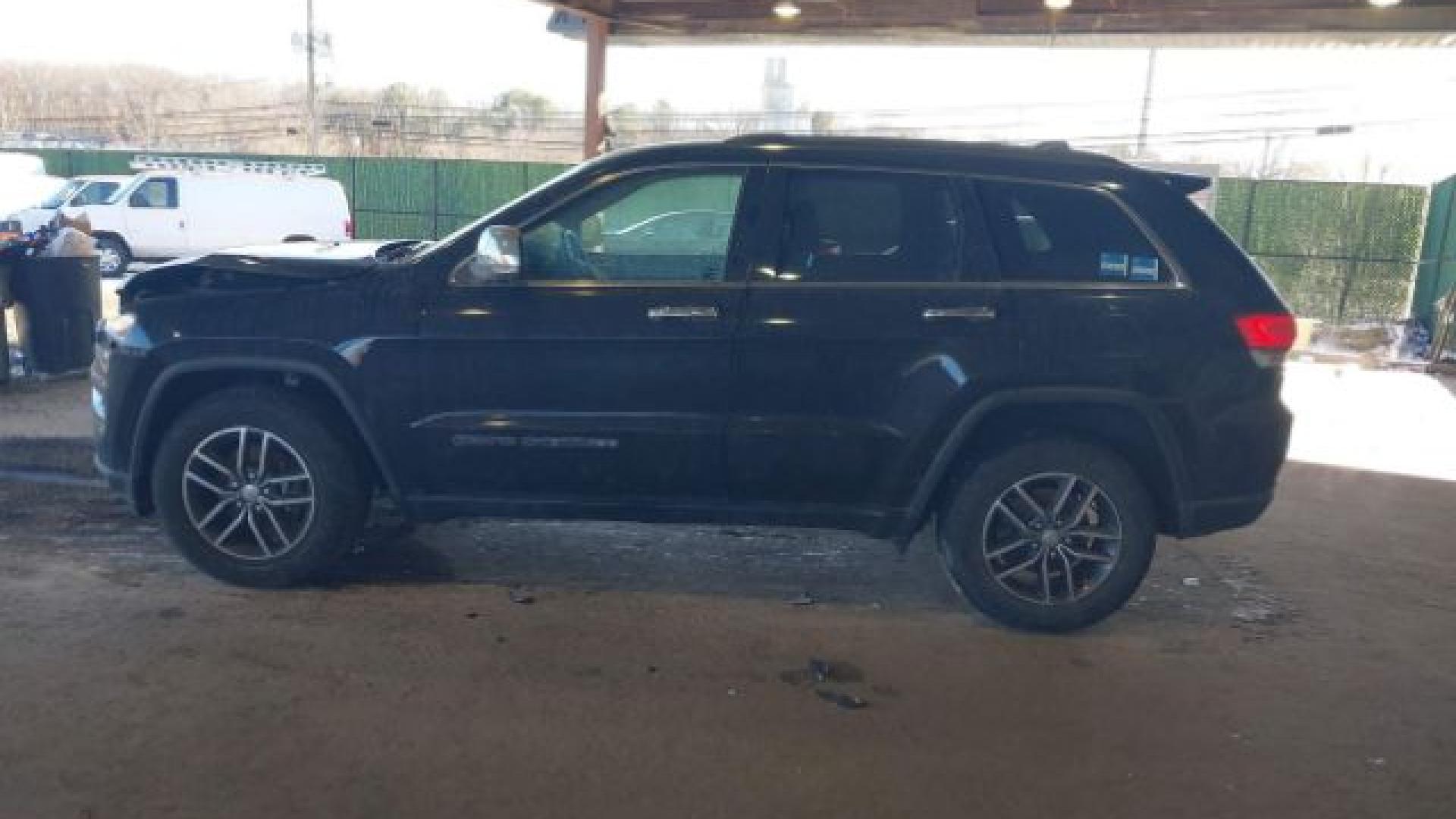 Jeep  - Grand Cherokee - 2017 - Black - 41195839