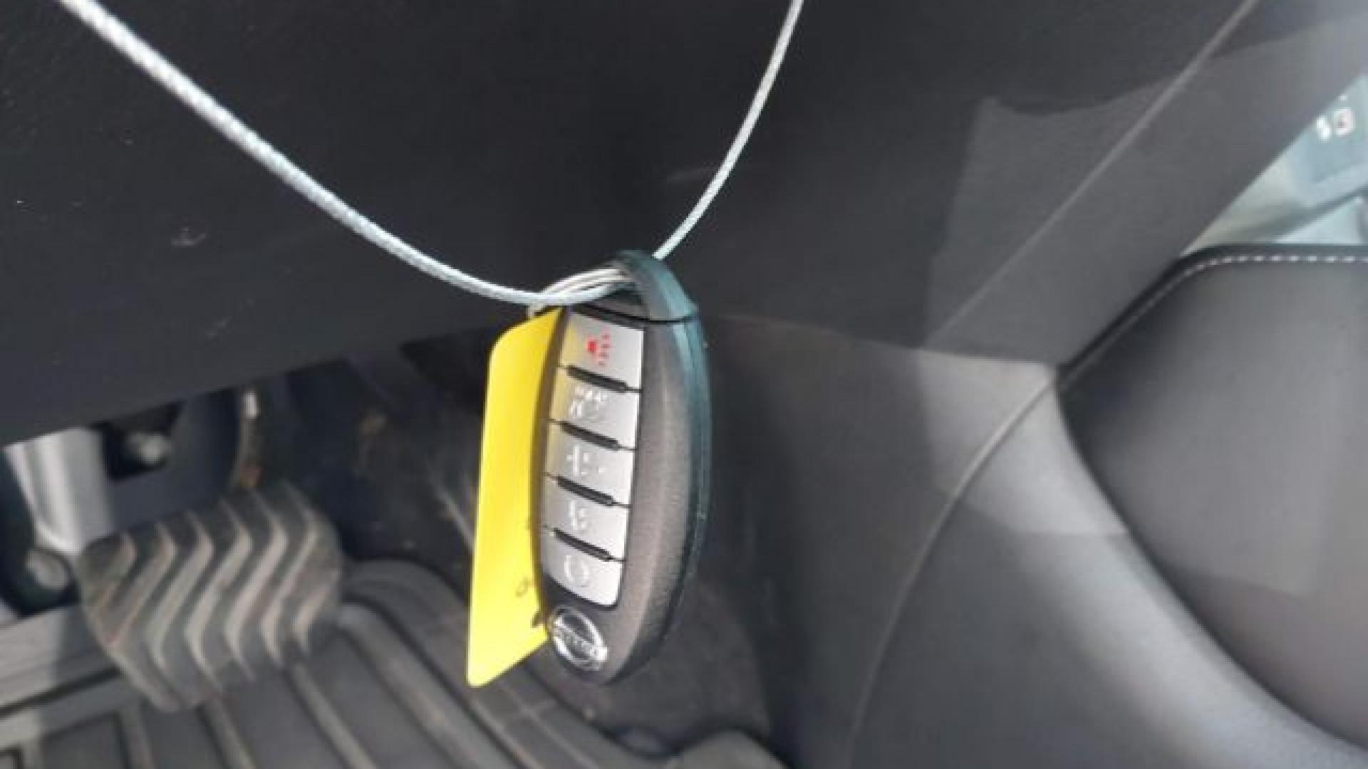 Nissan  - Rogue - 2018 - Grey - 41224194