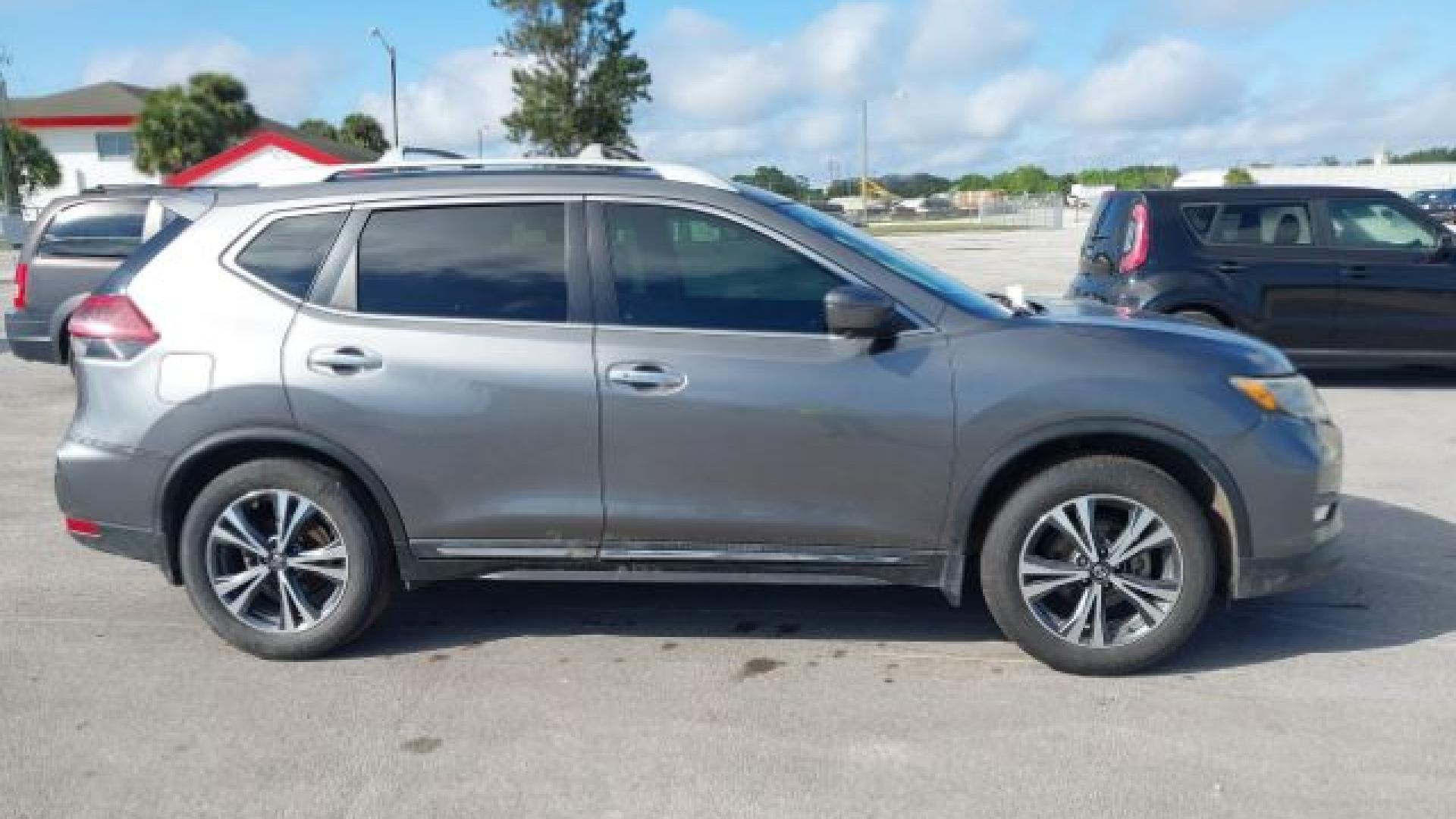 Nissan  - Rogue - 2018 - Grey - 41224194