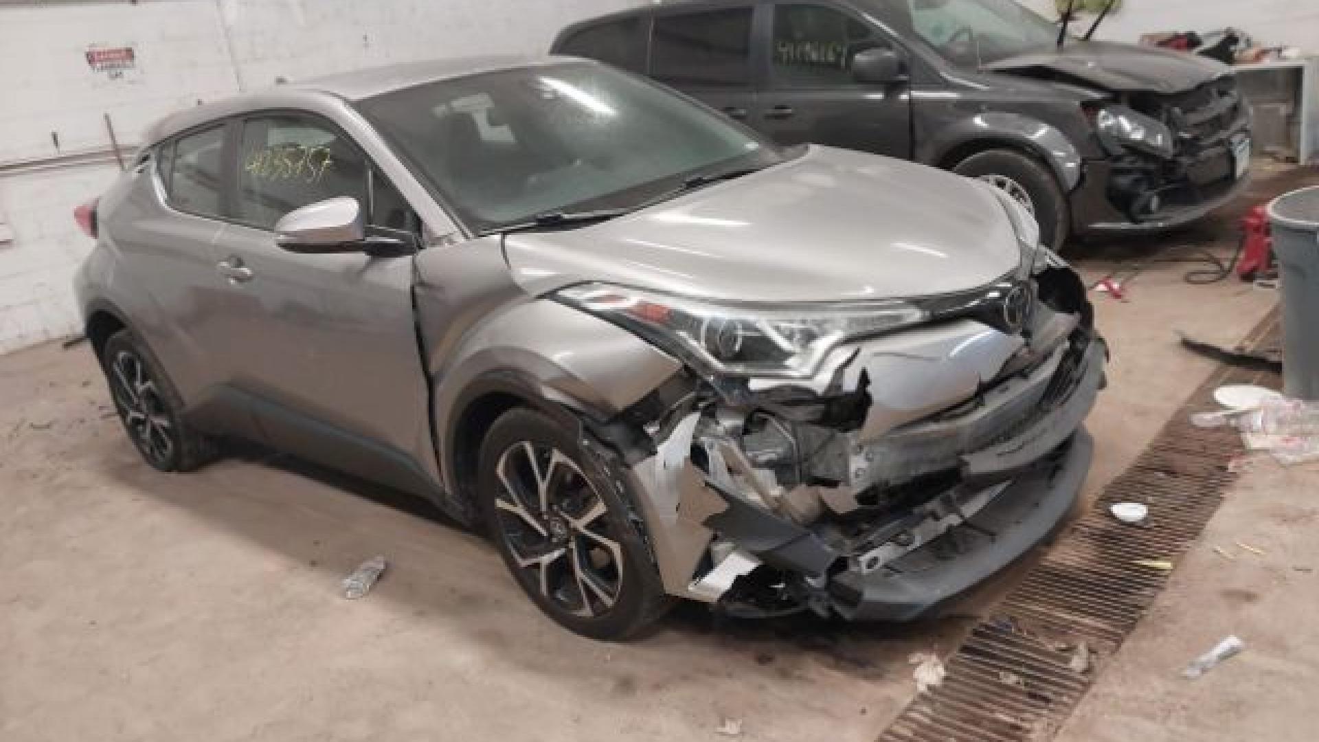 Toyota  - C-Hr  - 2018 - Silver - 41235757