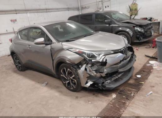 Toyota  - C-Hr  - 2018 - Silver - 41235757