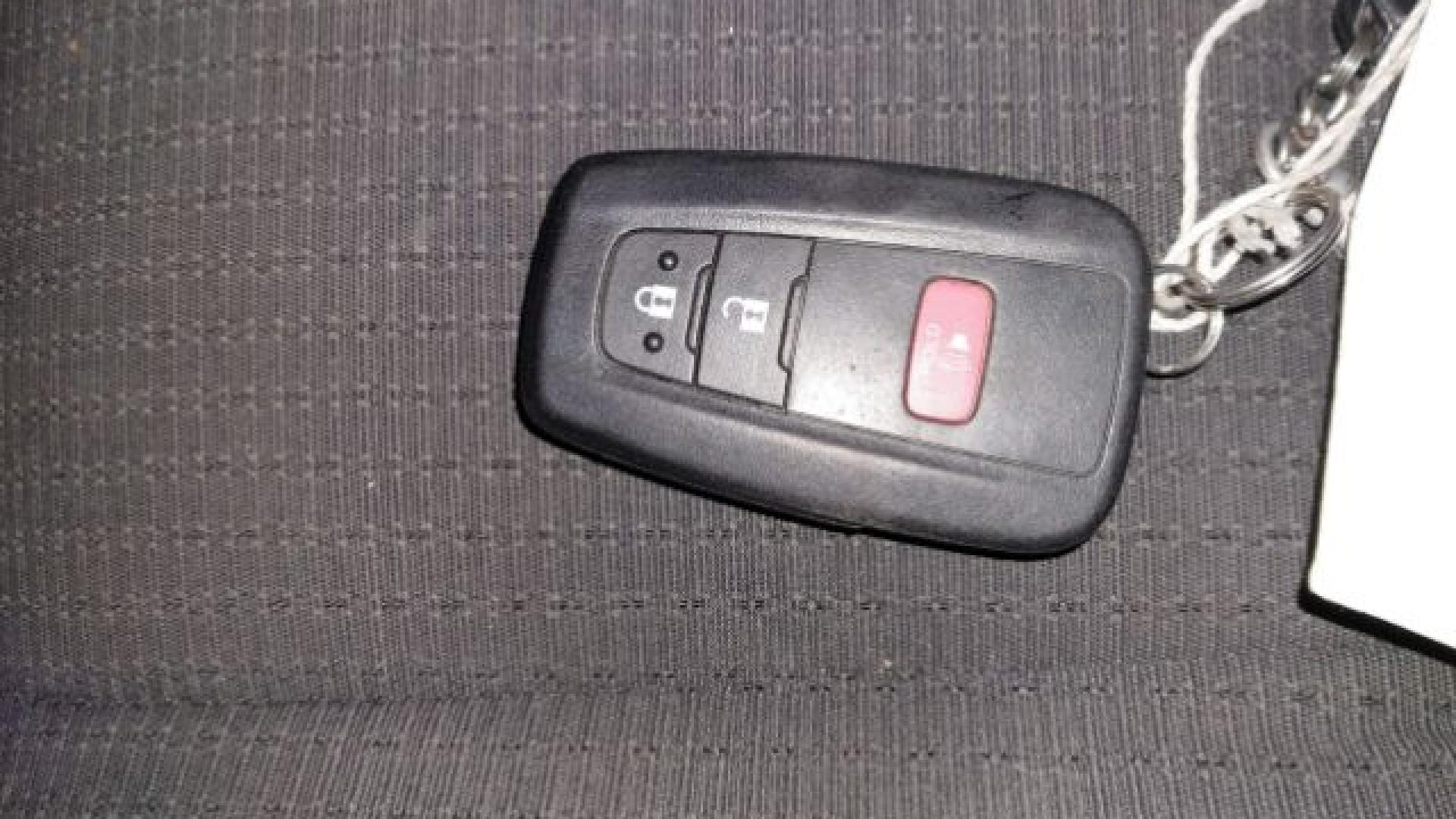 Toyota  - C-Hr  - 2018 - Silver - 41235757