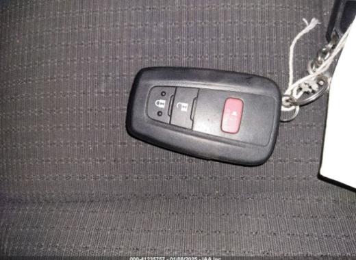 Toyota  - C-Hr  - 2018 - Silver - 41235757