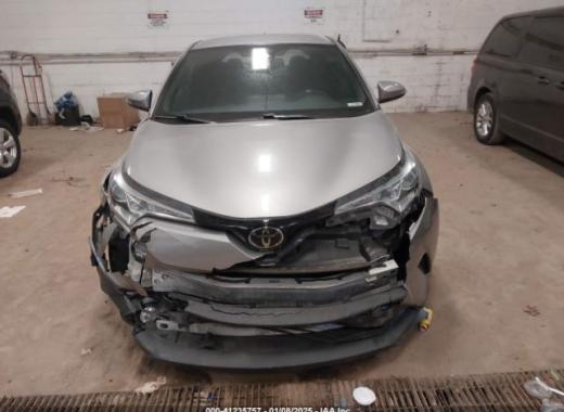 Toyota  - C-Hr  - 2018 - Silver - 41235757