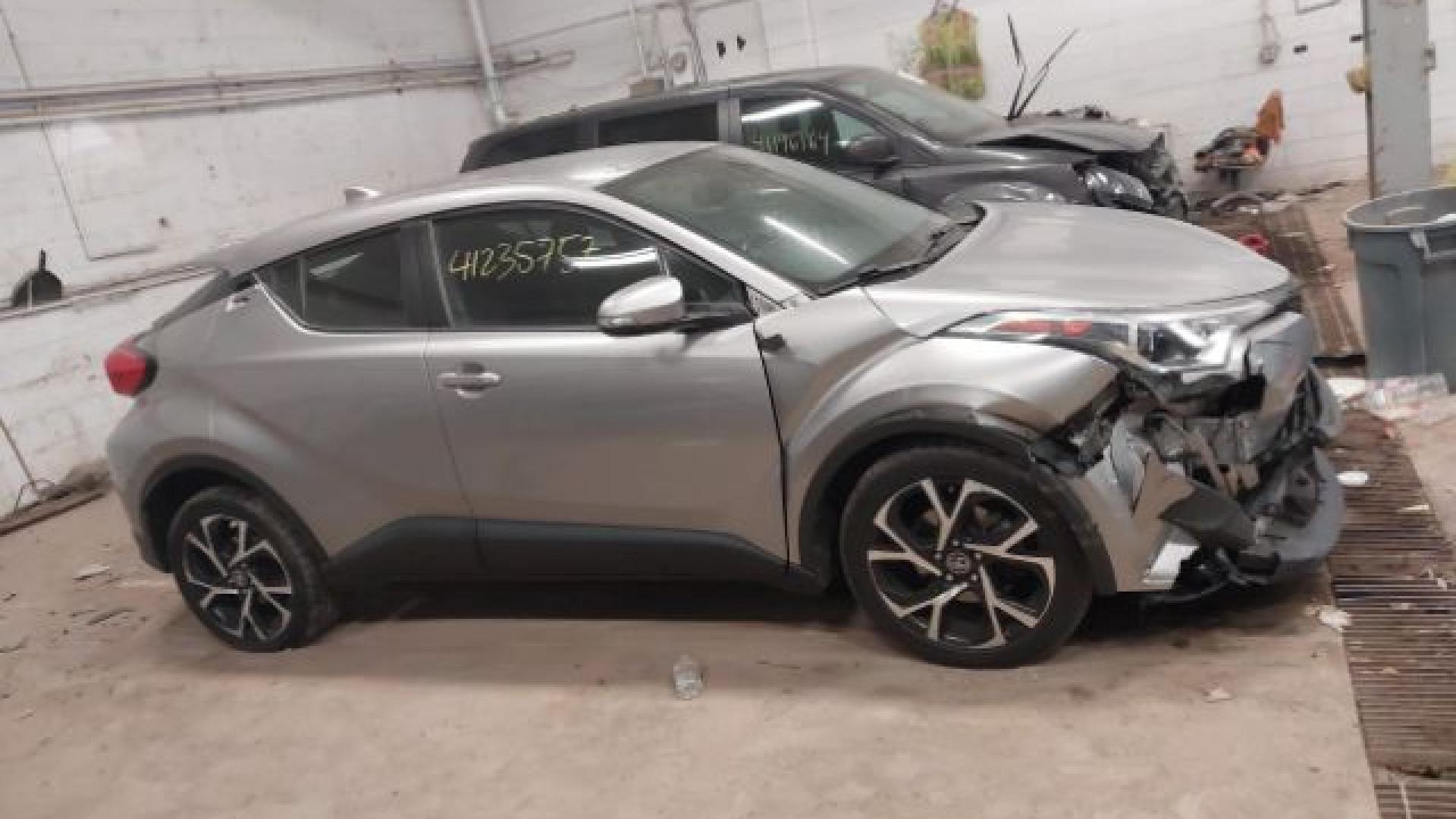 Toyota  - C-Hr  - 2018 - Silver - 41235757