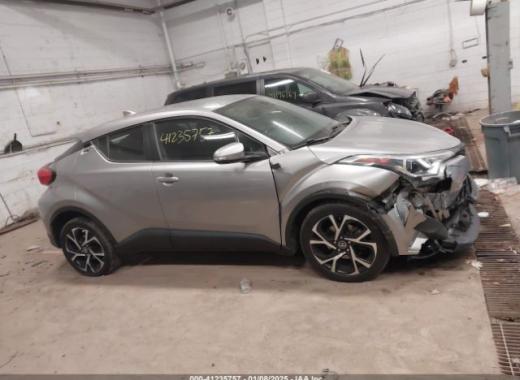 Toyota  - C-Hr  - 2018 - Silver - 41235757