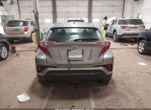 Toyota  - C-Hr  - 2018 - Silver - 41235757