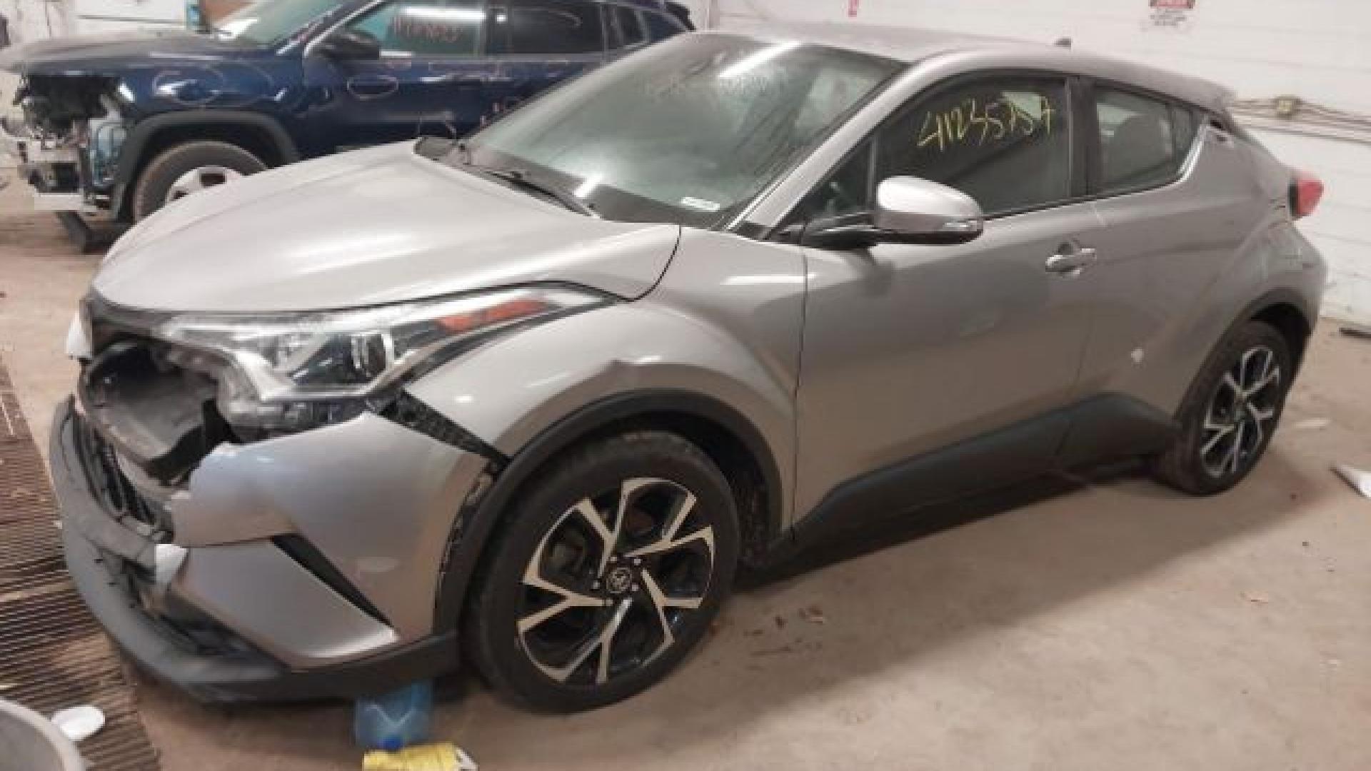 Toyota  - C-Hr  - 2018 - Silver - 41235757